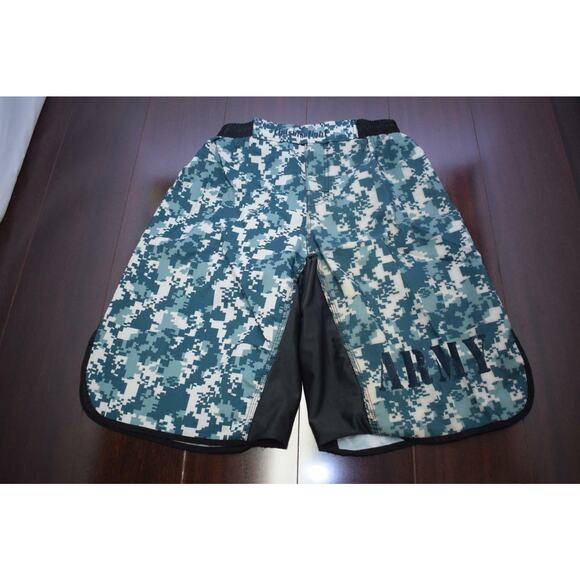 25410 Mens MACP Army Finish The Fight Camo Cross Fit Board Fight Shorts Size 30 - Picture 1 of 6